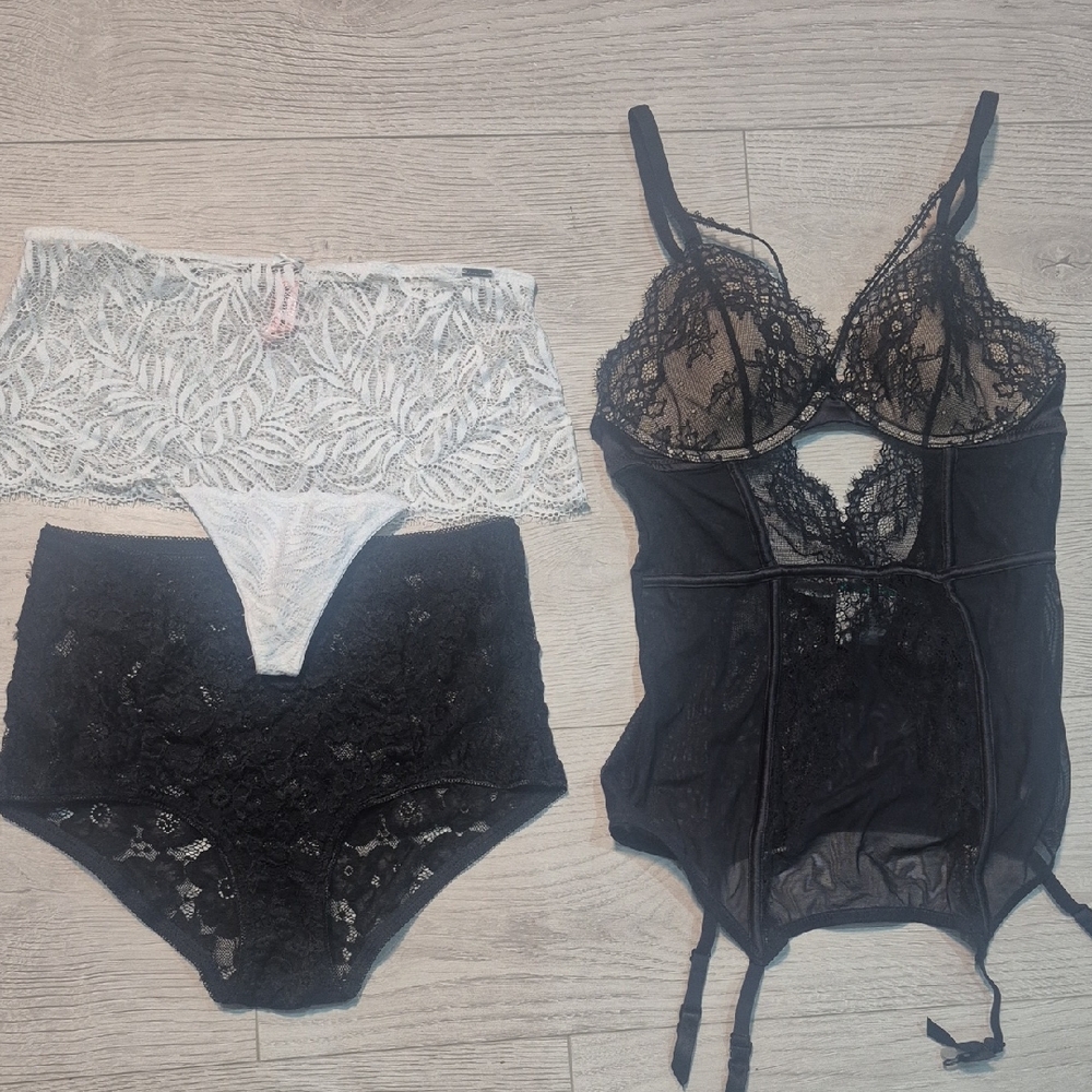 La SENZA Black and White Lace Panties Set
